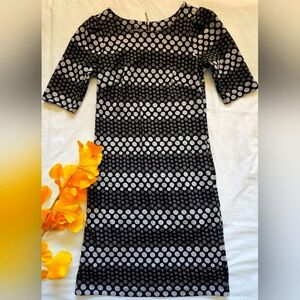 Petite Black and Grey Stretchy Sheath Crew Neck Short Sleeve Size 0 Petite Dress